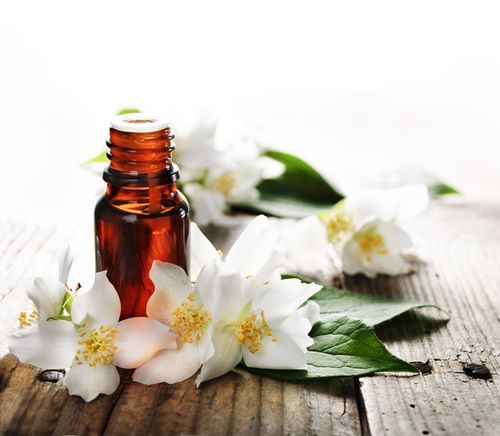 Come Fare Un Profumo In Casa Con I Fiori.Oli Essenziali Per Cosa E Come Utilizzarli Cure Naturali It