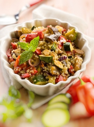 Insalata di quinoa e zucchine con i semi di lino 