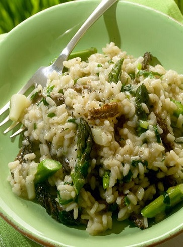 Ricette vegan con gli asparagi: Risotto asparagi e ortica