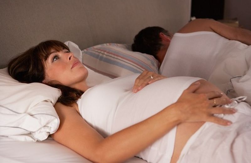 Insonnia in gravidanza, cause e rimedi