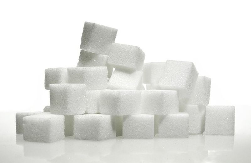 Zucchero: meglio ridurlo ma non sostituirlo