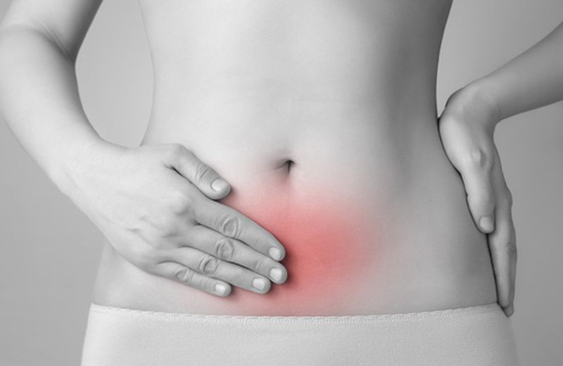 Dolori al basso ventre: possibili cause e principali rimedi