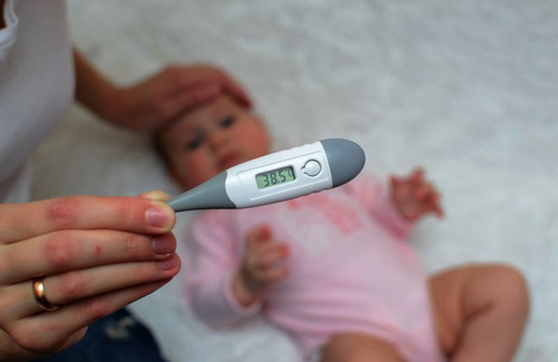 Febbre nel neonato, come riconoscerla e misurarla